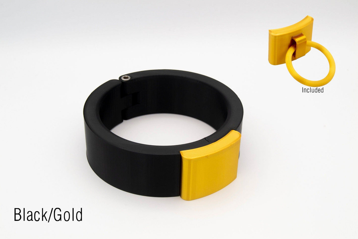 sleek nordic collar featuring a golden fastener with a ring